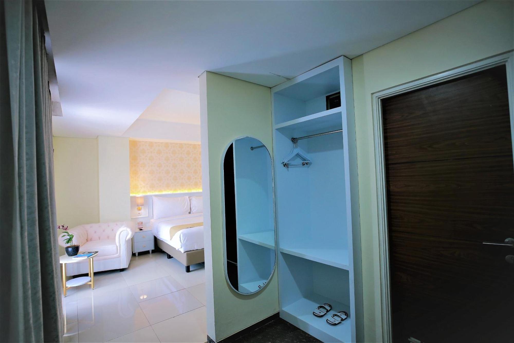 The Cube Hotel Malioboro, Azana Hotels Collection Yogyakarta Exterior foto